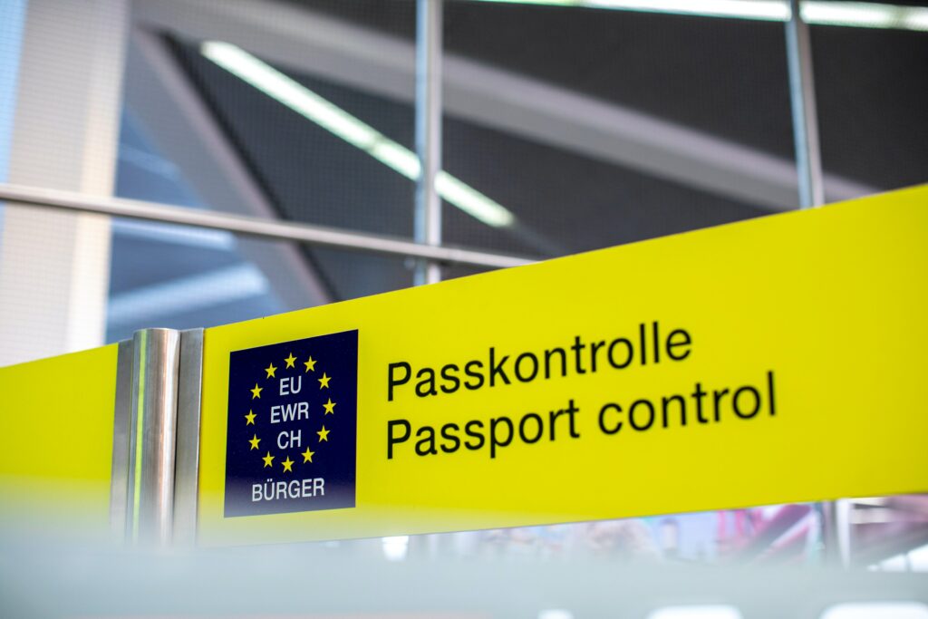 passkontrolle passport control sign